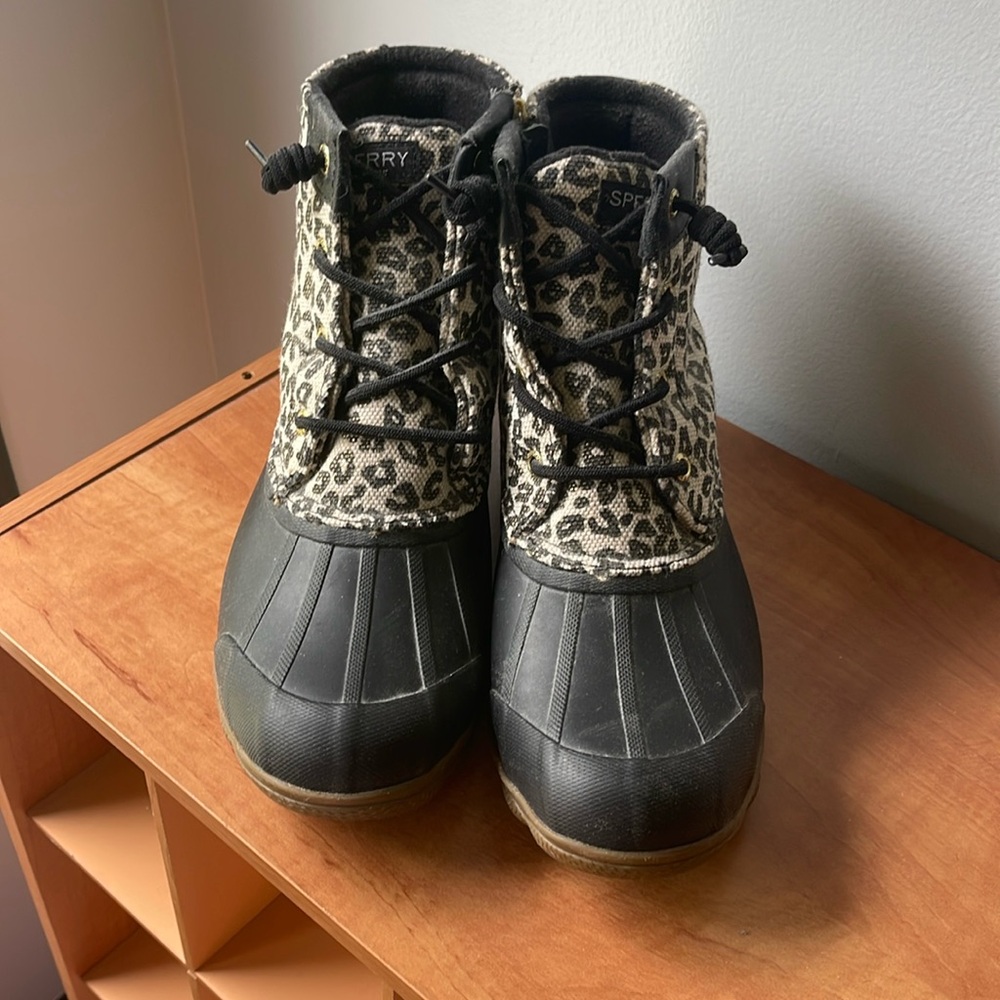 Sperry rain boot - leopard detail